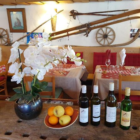 Auberge De L'Ours Vers L'Eglise Extérieur photo
