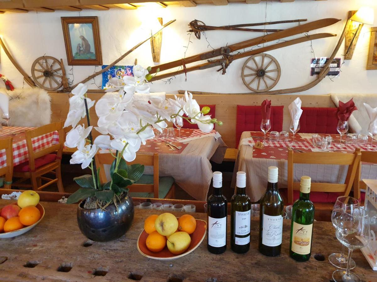 Auberge De L'Ours Vers L'Eglise Extérieur photo