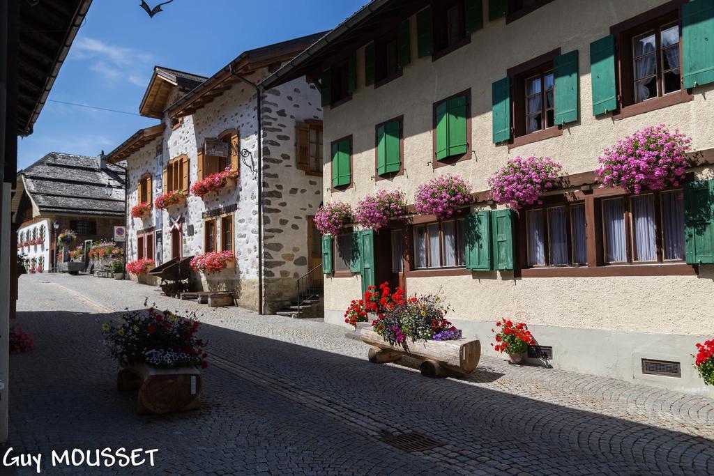 Auberge De L'Ours Vers L'Eglise Extérieur photo