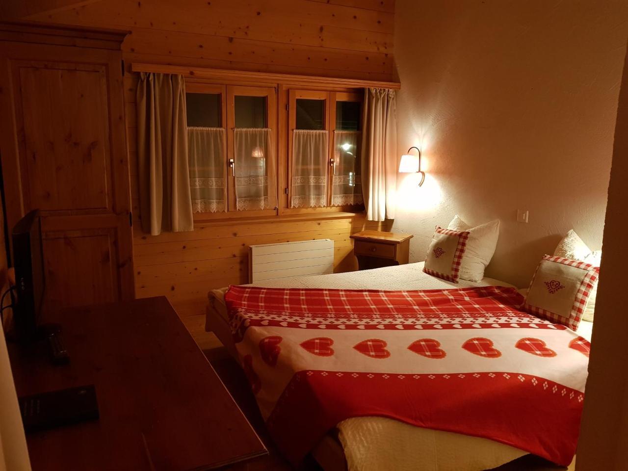 Auberge De L'Ours Vers L'Eglise Extérieur photo