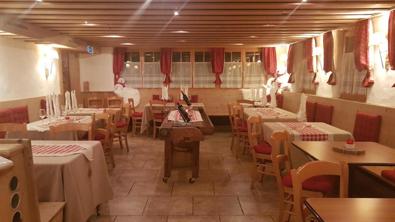 Auberge De L'Ours Vers L'Eglise Extérieur photo
