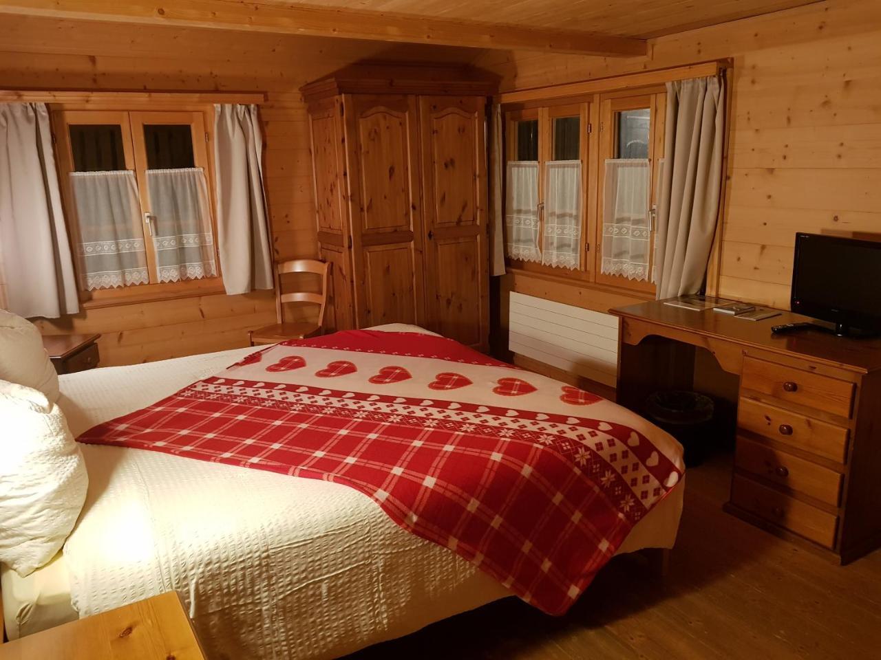 Auberge De L'Ours Vers L'Eglise Extérieur photo