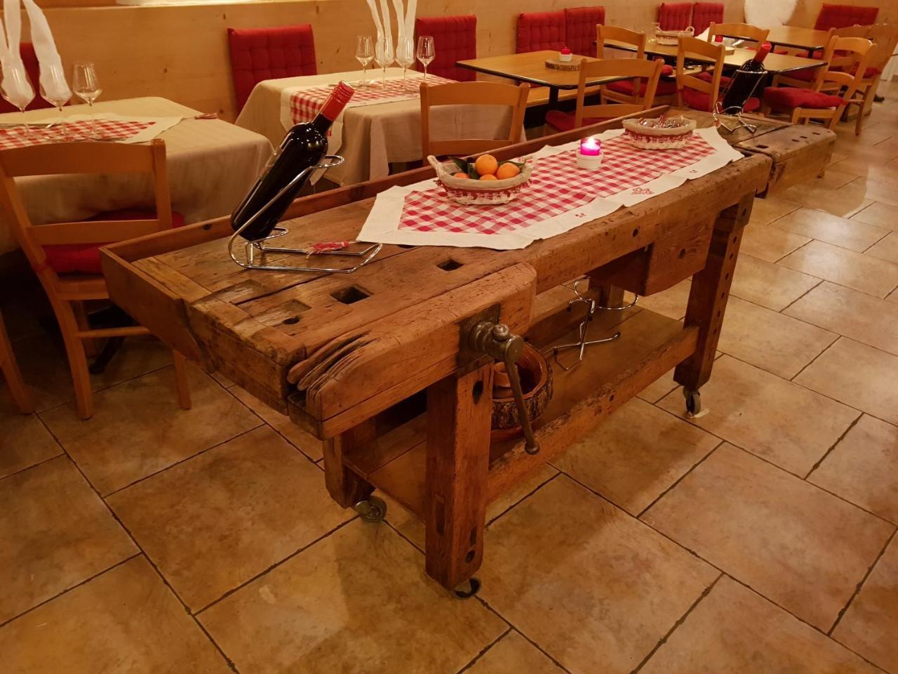 Auberge De L'Ours Vers L'Eglise Extérieur photo